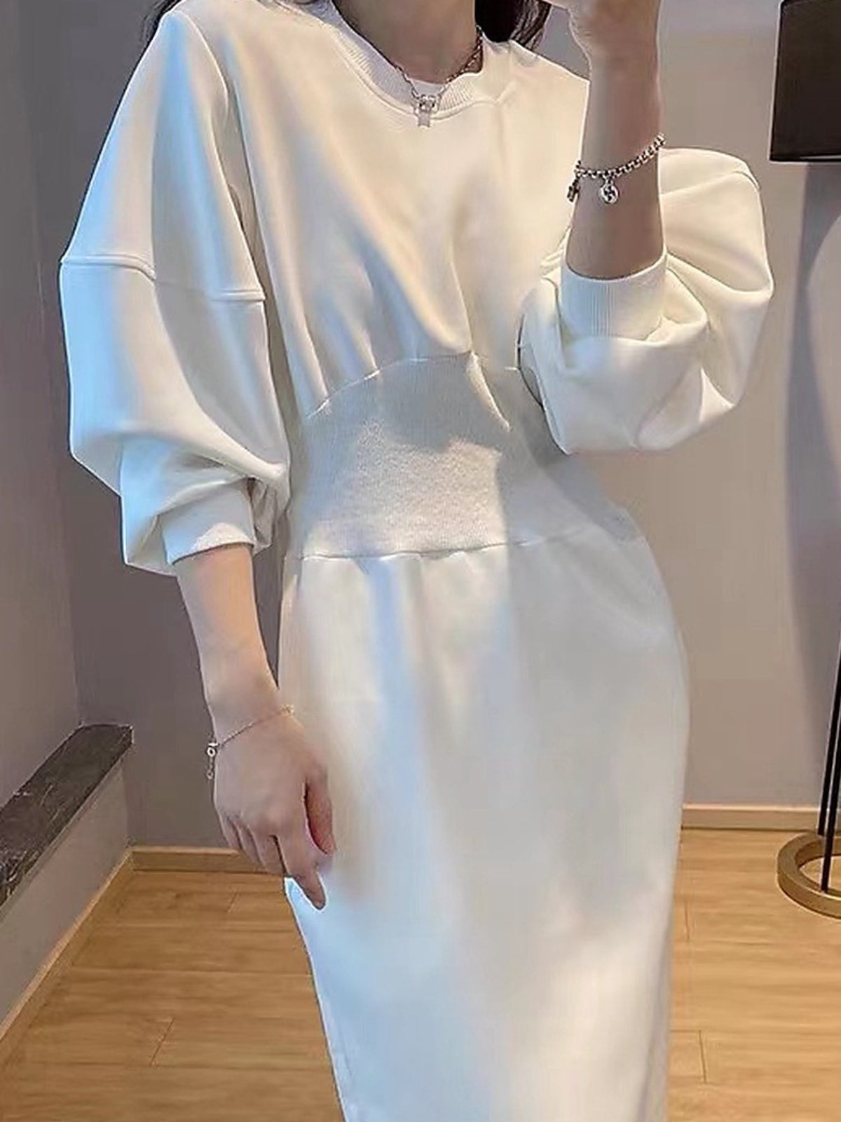 Elegant Cinched Waist Maxi Dress with Voluminous Sleeves