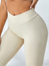 ZASUWA Female Pocket Scrunch Bum Deep V Cargo Leggings