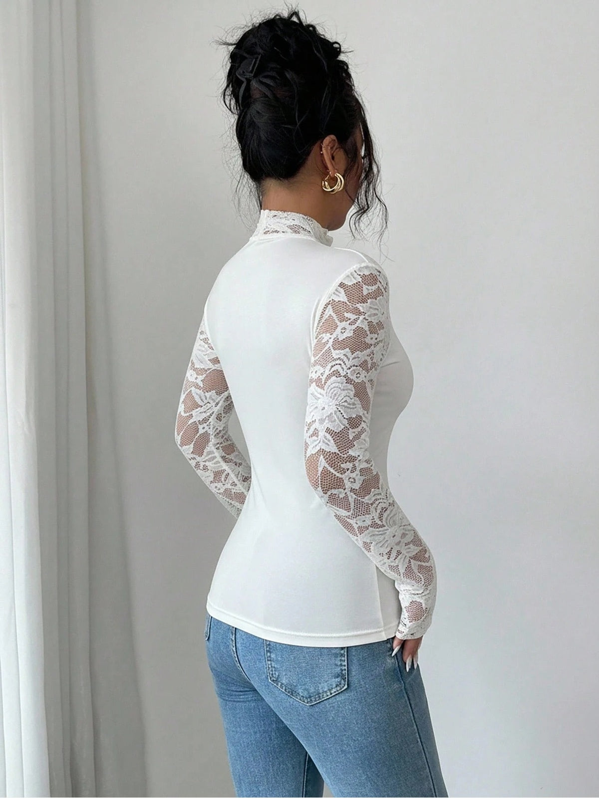Lace Patchwork Sweetheart Neck Long Sleeve Knit Top